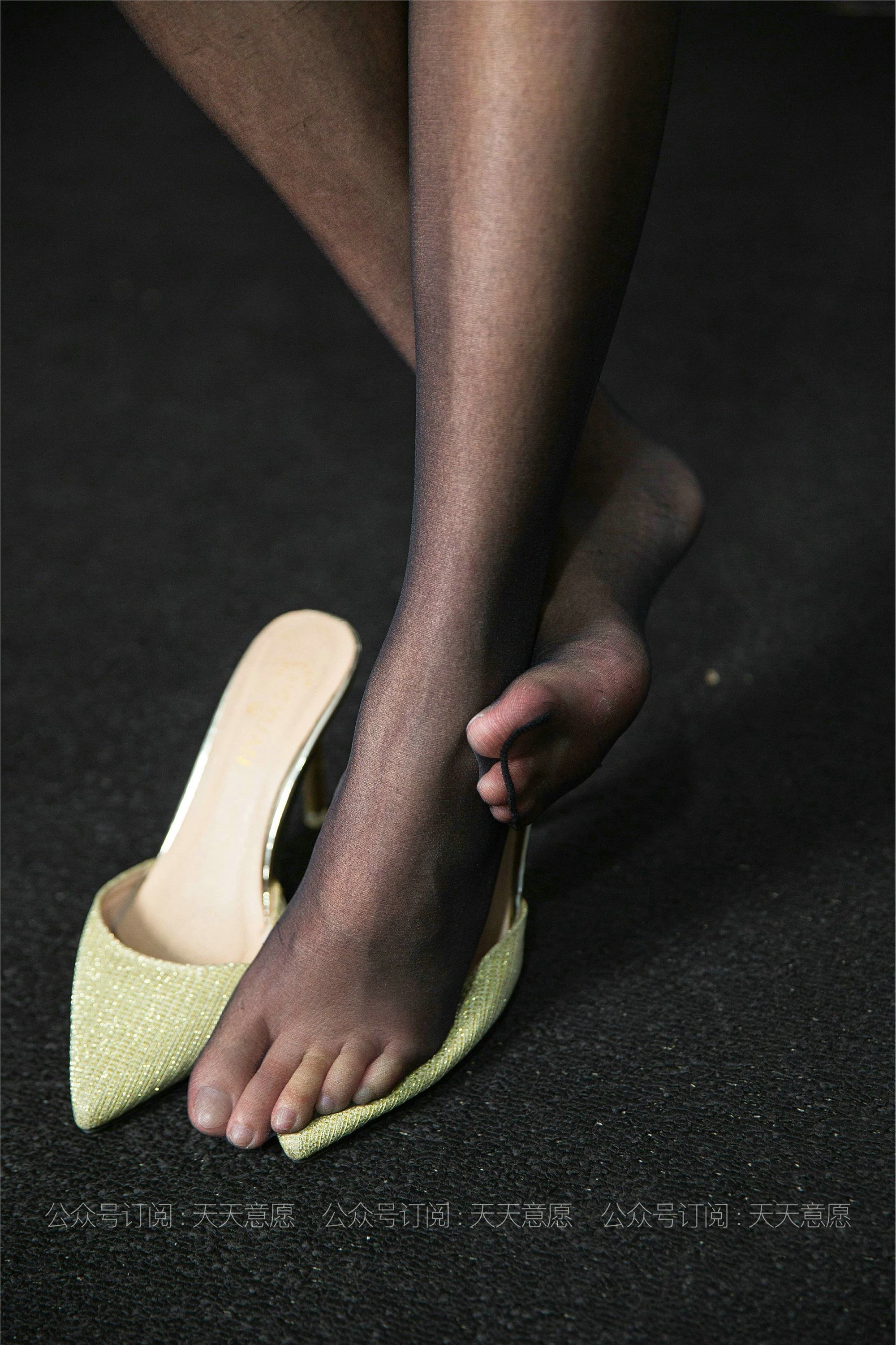 IESS异思趣向  2021.06.12 丝享家830：婉苹《阳台上的一缕白》